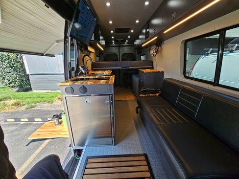 Used 2022 Mercedes-Benz Sprinter 2500 image 14