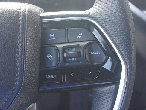 Used 2025 Toyota Tundra Platinum AWD/4WD image 12