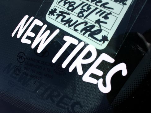 Used 2012 Hyundai Veloster w/ Style Pkg image 12