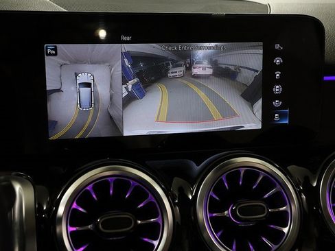 Used 2023 Mercedes-Benz GLB 250 4MATIC image 21