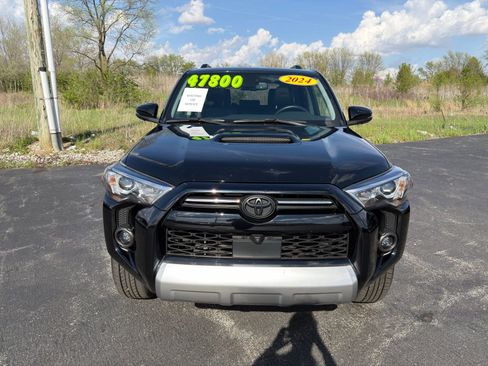 Used 2024 Toyota 4Runner TRD Off-Road Premium AWD/4WD image 9