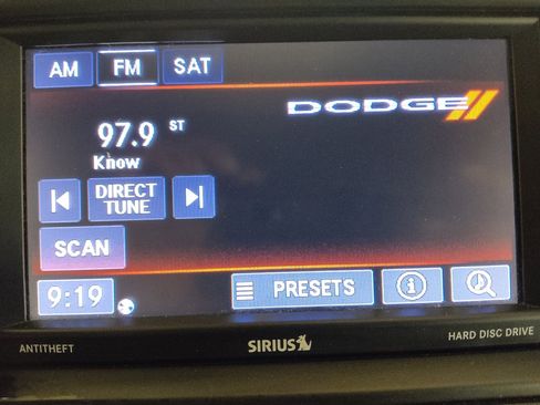 Used 2018 Dodge Grand Caravan SE w/ UConnect Hands-Free Group image 25