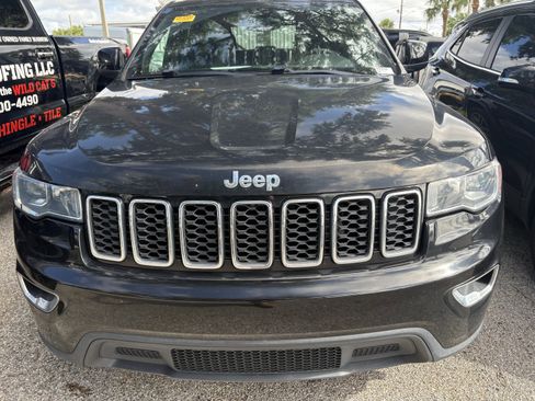 Used 2018 Jeep Grand Cherokee Laredo image 2