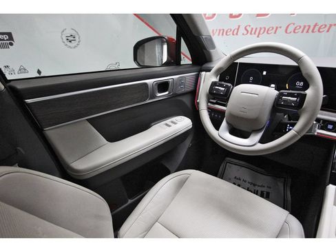 Used 2025 Hyundai Santa Fe Limited FWD image 6