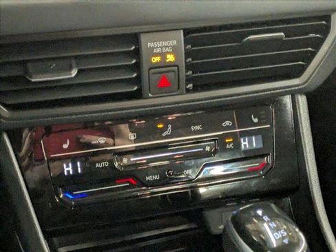 Used 2025 Volkswagen Jetta SE image 14