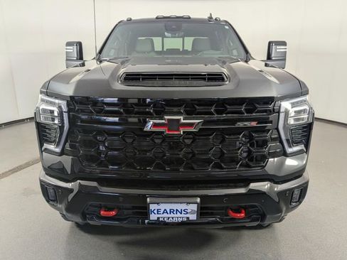 Used 2025 Chevrolet Silverado 2500 ZR2 w/ Technology Package AWD/4WD image 3