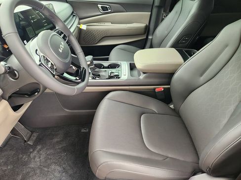New 2026 Kia Carnival EX FWD image 10