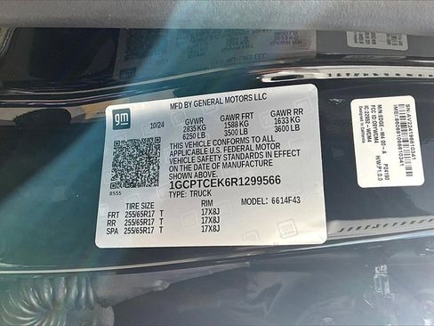 Used 2024 Chevrolet Colorado LT w/ LT Convenience Package II image 36