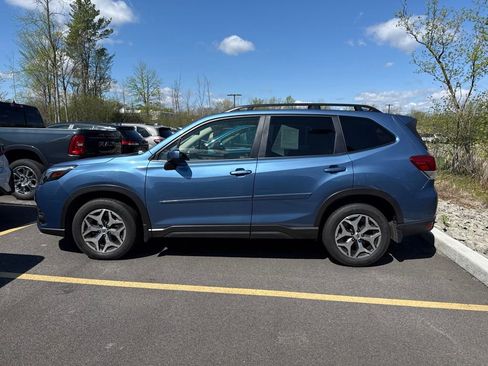 Used 2022 Subaru Forester Premium AWD/4WD image 5