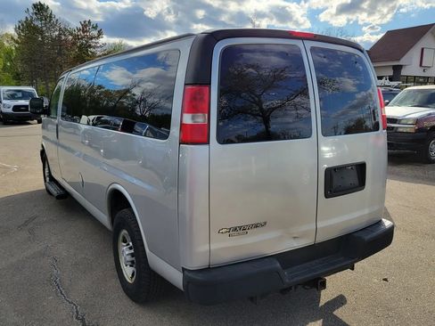 Used 2016 Chevrolet Express 3500 LS RWD image 3