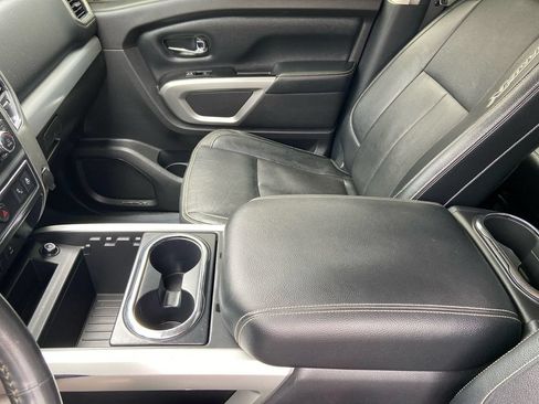 Used 2018 Nissan Titan PRO-4X w/ Pro-4x Convenience Package AWD/4WD image 15
