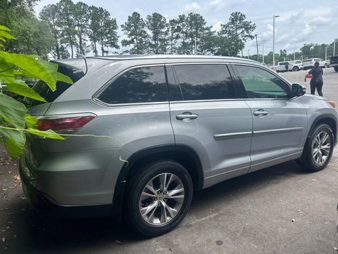 Used 2015 Toyota Highlander XLE FWD image 5