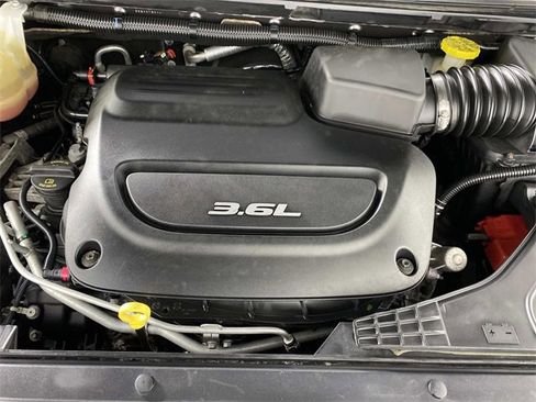 Used 2018 Chrysler Pacifica Touring-L image 30