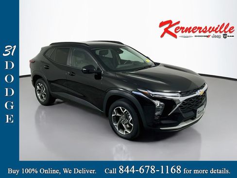 Used 2025 Chevrolet Trax LT w/ LT Convenience Package FWD image 1