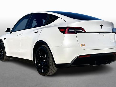 Used 2021 Tesla Model Y Long Range image 10