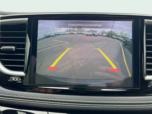 Used 2024 Chrysler Pacifica Limited w/ Uconnect Theater Family Group FWD image 25