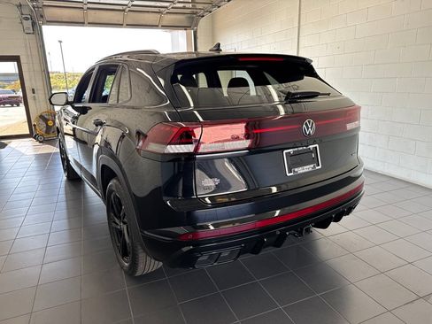 Used 2026 Volkswagen Atlas Cross Sport SEL R-Line AWD/4WD image 6