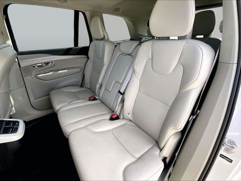 Used 2021 Volvo XC90 T5 Momentum w/ Protection Package Premier FWD image 21