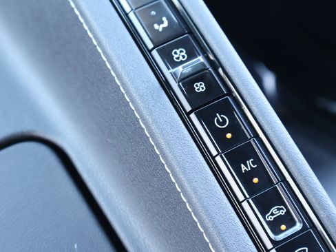 Used 2022 Chevrolet Corvette Stingray Coupe w/ 1LT image 23