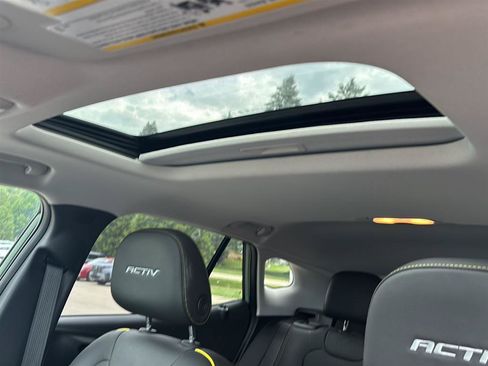 Used 2024 Chevrolet Trax ACTIV w/ Sunroof Package FWD image 10
