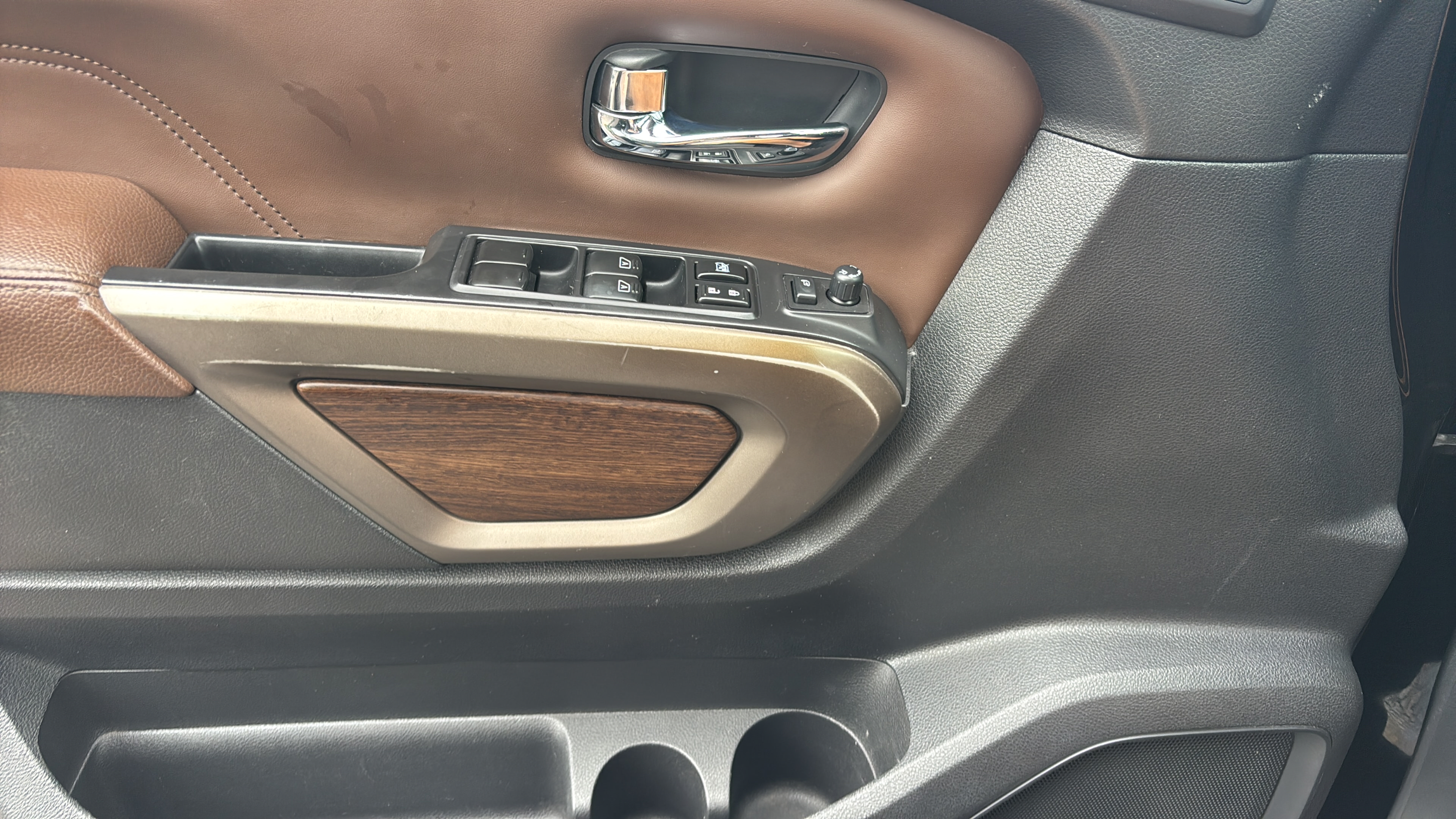 Used 2021 Nissan Titan Platinum Reserve RWD image 19