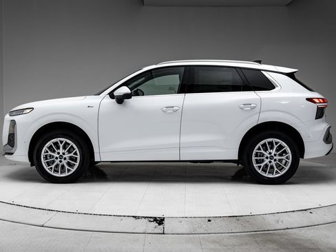 New 2026 Audi Q3 quattro 2.0T AWD/4WD image 2