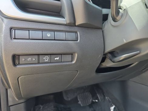 Used 2025 Nissan Rogue SV FWD image 28