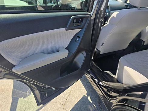 Used 2018 Subaru Forester 2.5i Premium AWD/4WD image 16