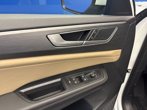 New 2026 Volkswagen Atlas Cross Sport SE image 10