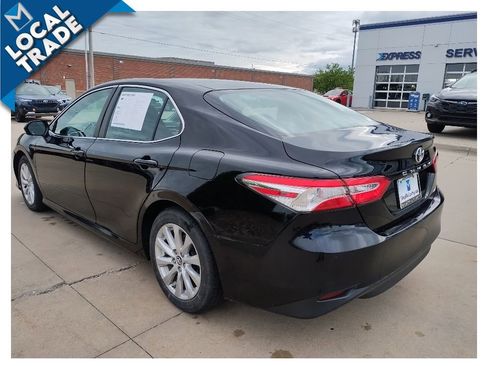 Used 2018 Toyota Camry LE FWD image 9