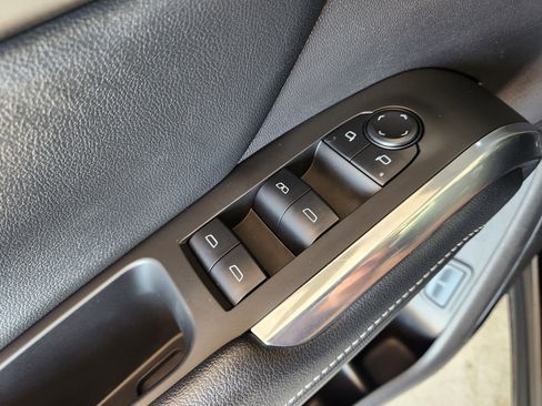 Certified 2025 Chevrolet Traverse LT FWD image 23
