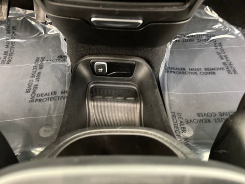 Used 2025 Chrysler Pacifica Select FWD image 49
