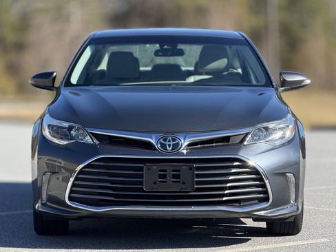 Used 2017 Toyota Avalon XLE image 2
