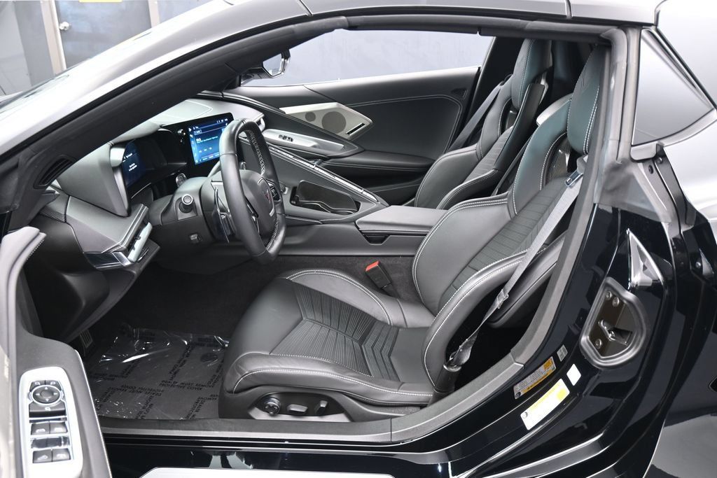 Used 2024 Chevrolet Corvette Stingray Preferred Conv w/ Z51 Performance Package RWD image 11