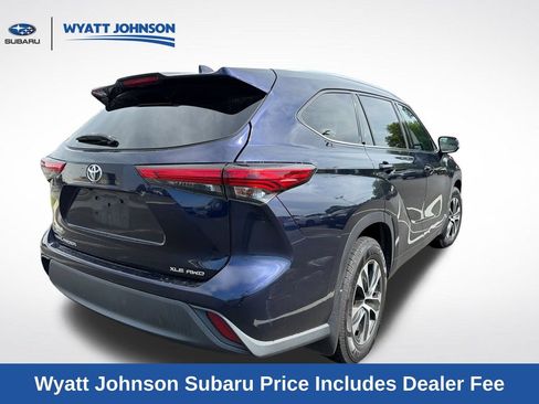 Used 2021 Toyota Highlander XLE AWD/4WD image 6