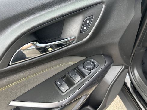 Used 2025 Chevrolet Trax ACTIV w/ Sunroof Package FWD image 14