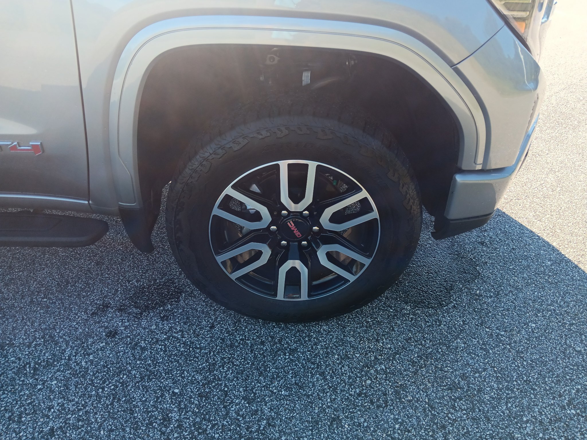 Used 2025 GMC Sierra 1500 AT4 w/ AT4 Premium Package AWD/4WD image 8