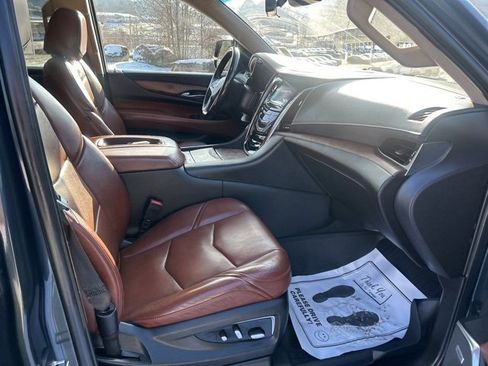 Used 2020 Cadillac Escalade Luxury image 28