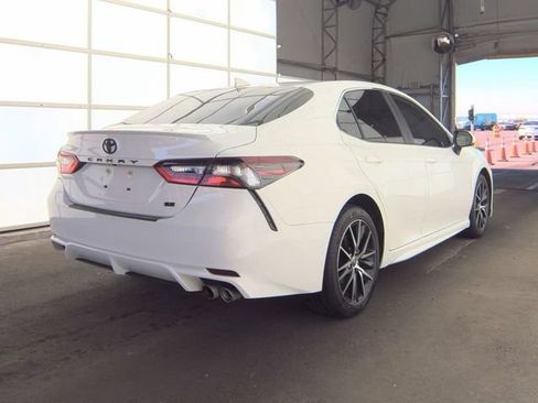 Used 2022 Toyota Camry SE FWD image 4