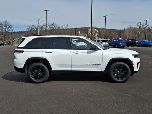 New 2026 Jeep Grand Cherokee Altitude AWD/4WD image 11