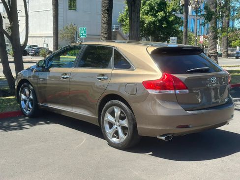 Used 2011 Toyota Venza AWD w/ Premium Pkg #2 image 25