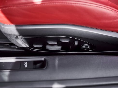 Used 2022 Porsche 911 Turbo S w/ 911 Turbo Sportdesign Package image 37