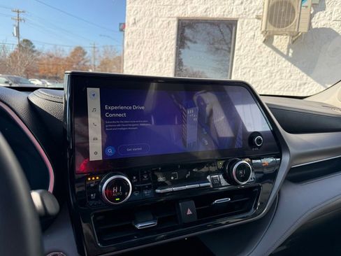 Used 2023 Toyota Highlander Limited image 9