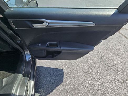 Used 2018 Ford Fusion SE w/ Fusion SE Technology Package FWD image 31