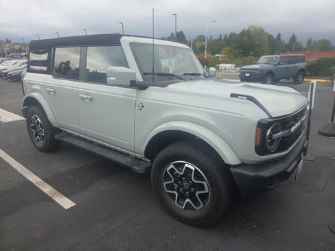 Used 2024 Ford Bronco Outer Banks AWD/4WD image 1