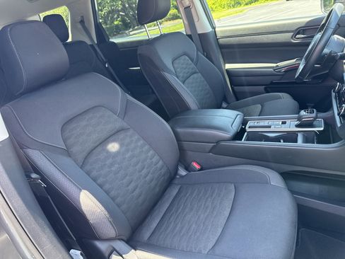 Used 2025 Nissan Pathfinder SV FWD image 35
