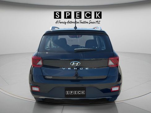 Used 2024 Hyundai Venue FWD image 4