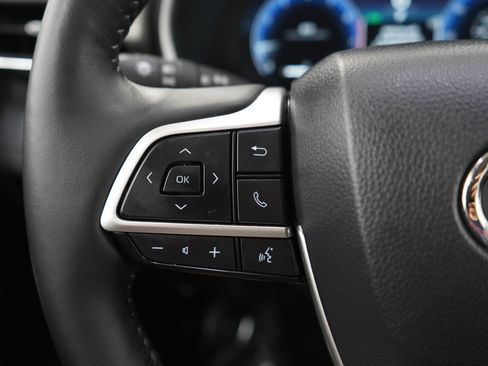 Used 2024 Toyota Highlander Limited AWD/4WD image 25