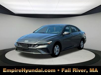 New 2025 Hyundai Elantra SE