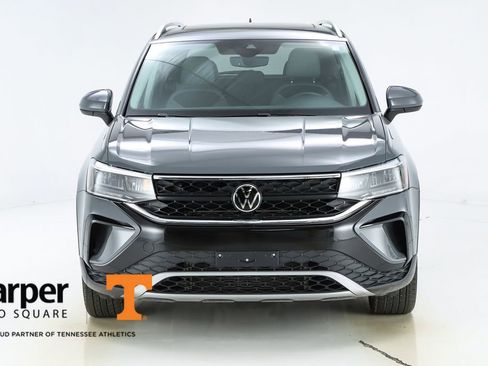 Used 2023 Volkswagen Taos SE w/ Panoramic Sunroof Package FWD image 54